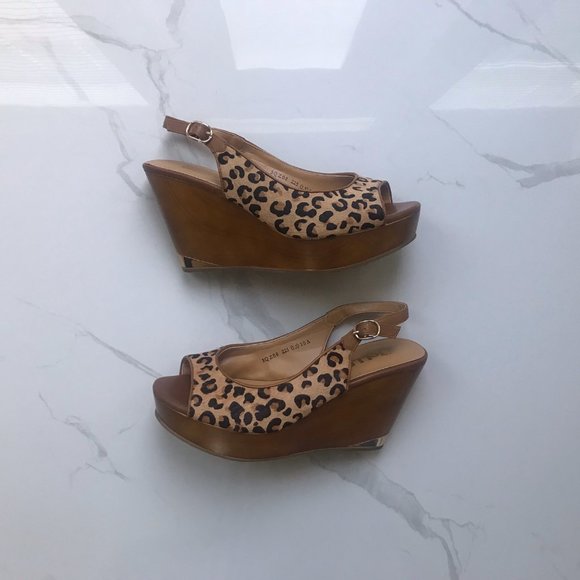 BeLLE Leopard Print Fur Effect Wedge Sandals size 5.5/6 - Picture 2 of 8
